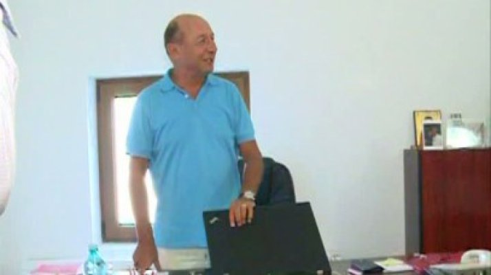 Băsescu îi va avea musafiri la vila din Neptun pe foştii colegi din Institutul de Marină